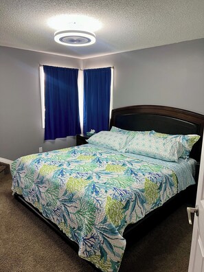 3 makuuhuonetta, työpöytä, silitysrauta/-lauta, ilmainen Wi-Fi