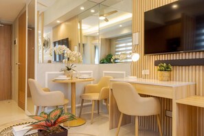 Apartment | Dining - Sleek and Stylish 1br in Mall Of Asia Complex (Pasay)