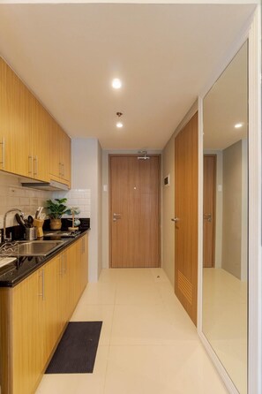 아파트 | 전용 주방 | 냉장고, 전자레인지, 전기 주전자, 조리 도구/접시/주방 기구