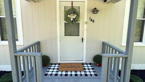 Unclassified image, 3 of 11, button - Charming 2-bedroom house facing bike trails in Downtown Glen Carbon (Glen Carbon)