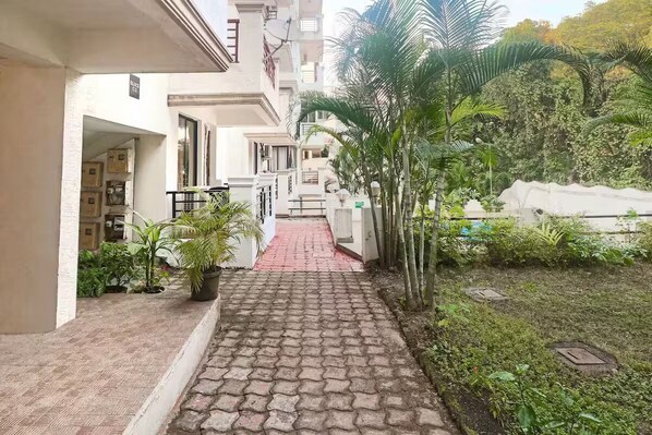 Property grounds - Soulful 2BHk Apartment (Chapora)