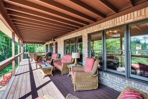 Terrace/patio - Mountain & Waterfall Views: Stunning Dahlonega Gem (Dahlonega)