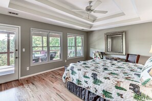 5 bedrooms, desk, iron/ironing board, WiFi - Mountain & Waterfall Views: Stunning Dahlonega Gem (Dahlonega)