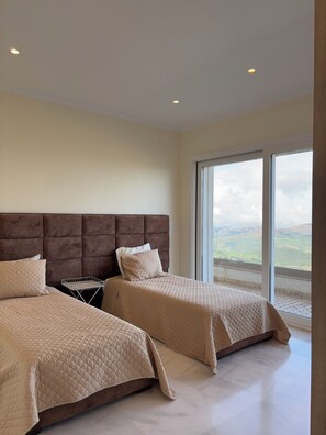 4 chambres, fer et planche à repasser, lit parapluie, Wi-Fi