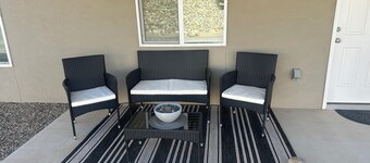 Charming newer 3-bedroom house in Farmington with Refrigerated AC, WiFi