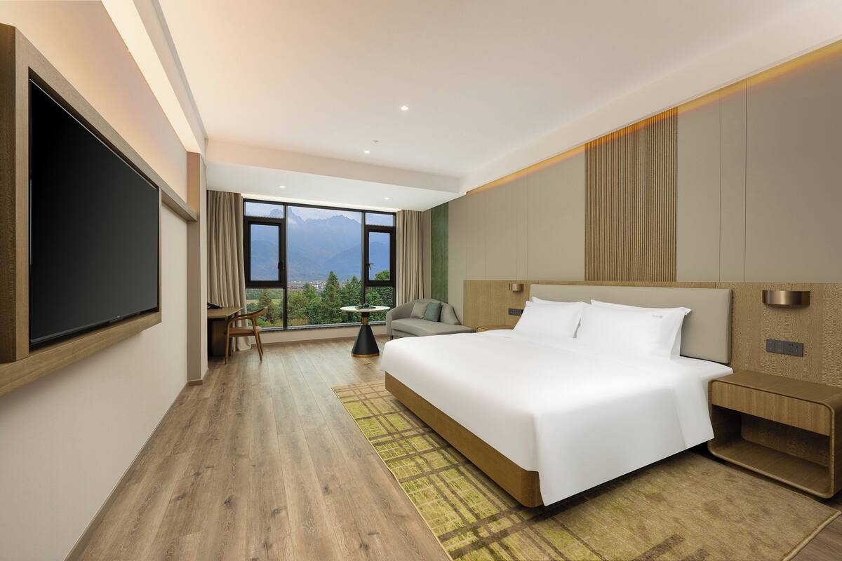 Premium Room, 1 King Bed, Mountain View | Bed sheets
