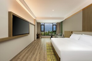 Premium Room, 1 King Bed (Mountain Ksitigarbha Bodhisatta View) | Bed sheets - Holiday Inn Jiuhua Mountain Hot Spring by IHG (Chizhou)