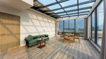 Suite, 1 King-Bett (Ksitigarbha Bodhisattva View) | Bettwäsche
