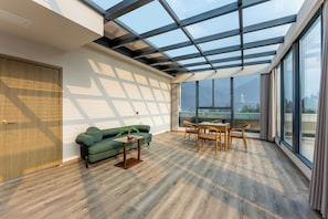 Suite, 1 cama King size (Ksitigarbha Bodhisattva View) | Ropa de cama