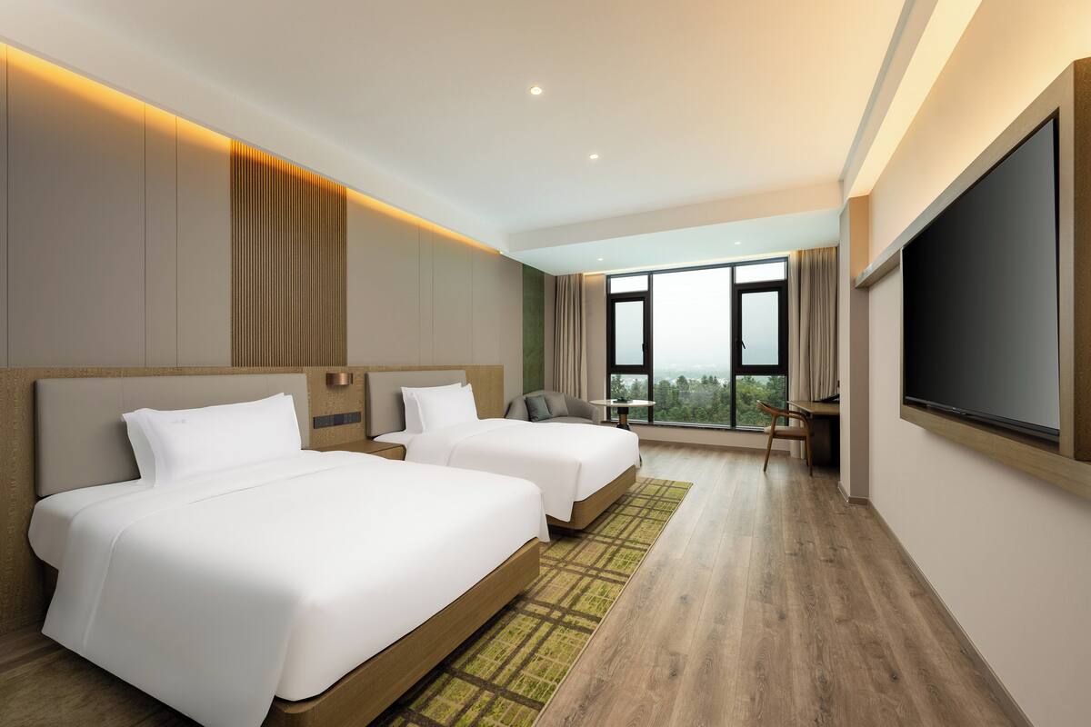 Premium Room, 2 Double Beds, Mountain View | Bed sheets