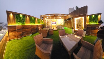 Dagelijks ontbijtbuffet (INR 300 per persoon)