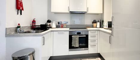 Appartement, 2 chambres, non-fumeurs, cuisine | Cuisine privée | Cafetière/bouilloire, bouilloire électrique, grille-pain