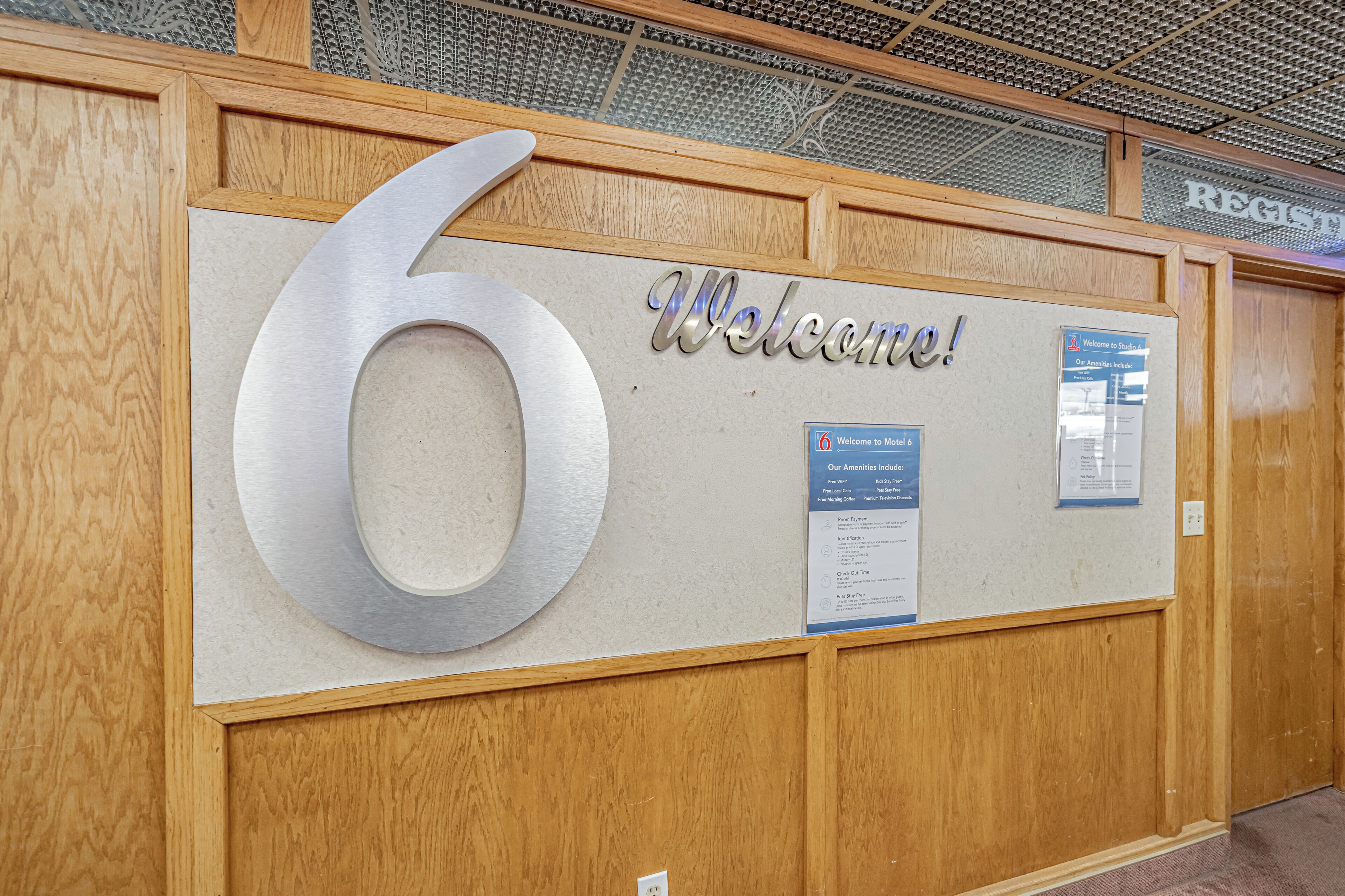 A welcome sign with the number 6 and a "Welcome!" message.