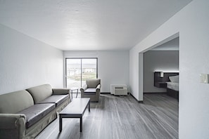 Free WiFi, bed sheets - Studio 6 Pocatello, Id (Pocatello)