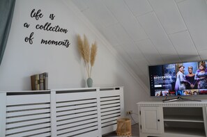 Interior - Charming apartment, 5 persons, Wifi, Netflix, parking & balcony (Bad Staffelstein)