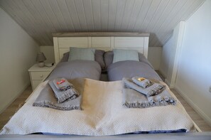 2 bedrooms, WiFi, bed sheets - Charming apartment, 5 persons, Wifi, Netflix, parking & balcony (Bad Staffelstein)