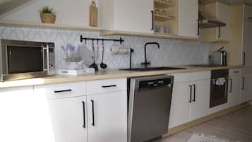 Mikrowelle, Ofen, Herdplatte, Geschirrspüler