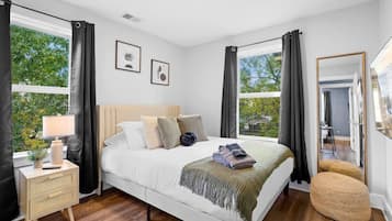 2 bedrooms, desk, iron/ironing board, WiFi