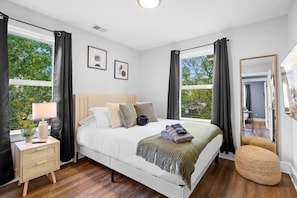 2 bedrooms, desk, iron/ironing board, WiFi