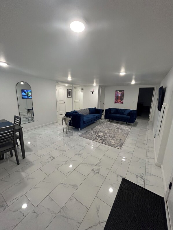 Interior - Amazing visual Illusion home.Incredible 5-bedroom home near downtown Atlanta  (Atlanta)