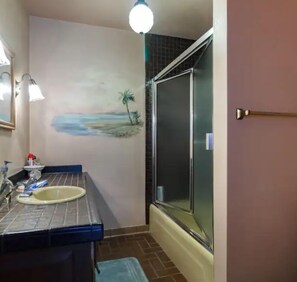 Handdukar och toalettpapper