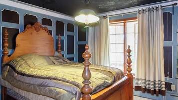 5 bedrooms, in-room safe, WiFi, bed sheets
