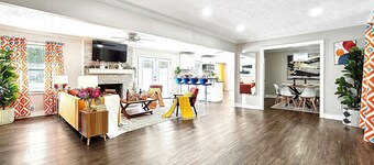 Vibrant & Cozy Home-Sleeps 12-King Bed-Fenced Yard