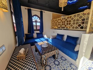 Rom – superior, bassengutsikt | Oppholdsområde