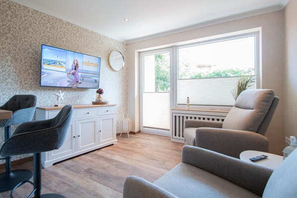 TV, stereo - Fewo Middenmang - Gemütliche Ferienwohnung im Zentrum der Insel (Borkum)