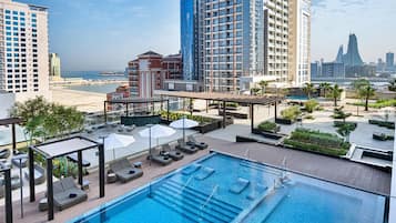 Piscine couverte, piscine extérieure