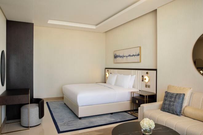 Hypo-allergenic bedding, down duvets, in-room safe, desk