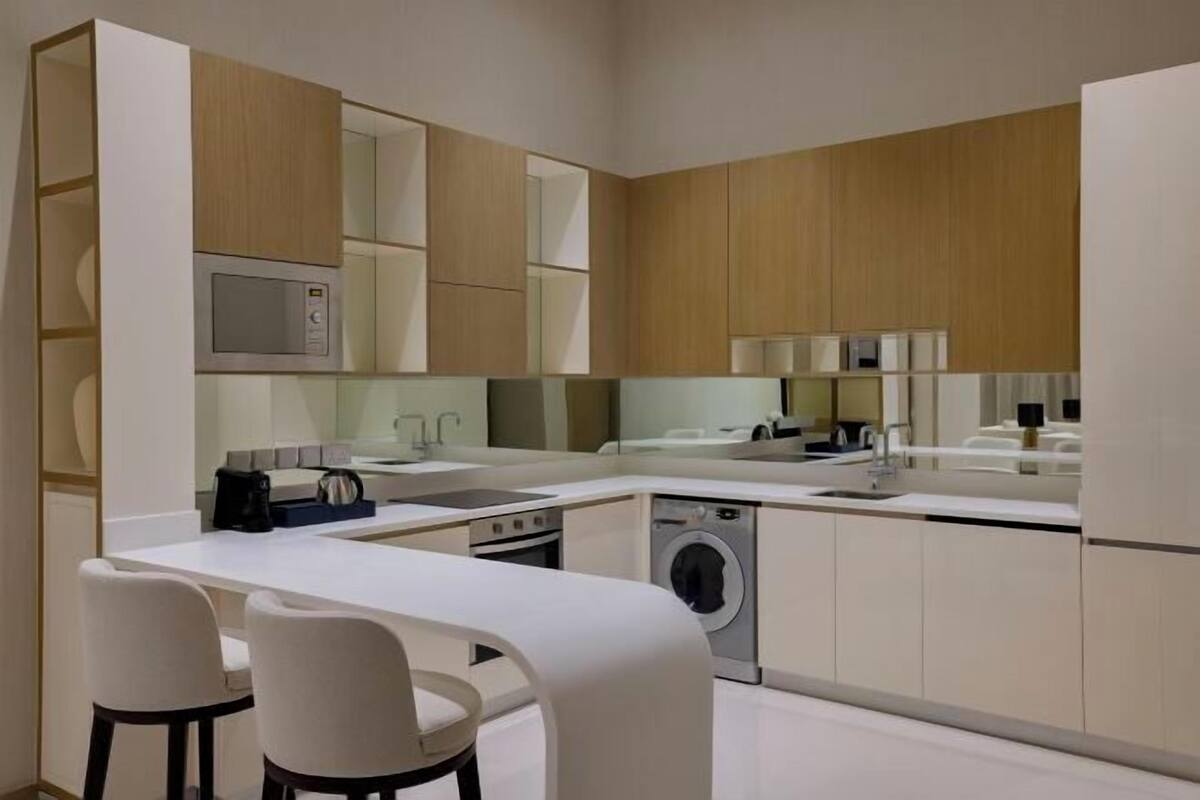 Private kitchen | Espresso maker, coffee/tea maker, electric kettle, dining tables