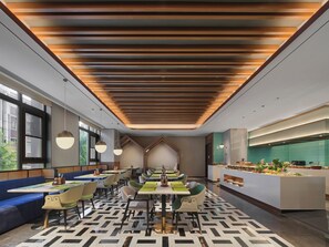 Sarapan prasmanan setiap hari (CNY 115 per orang)