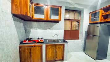 Kjøleskap, mikrobølgeovn, oppvaskmaskin og kaffetrakter/tekoker