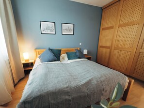 1 bedroom, travel cot, free WiFi, bed sheets