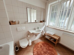 Hårtørrer, håndklæder, Sæbe, Toiletpapir