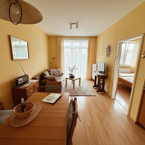 Smart TV, books - Vacation apartment "Ammersee" at Andechs Monastery (Andechs)