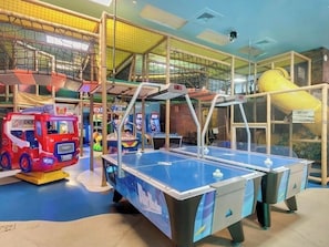 Children’s area - 4BR Home at Water Park Resort near Theme Parks (Davenport)