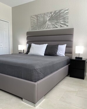 4 bedrooms, in-room safe, desk, iron/ironing board
