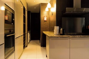 Tủ lạnh, lò vi sóng, lò nướng, bếp nấu 