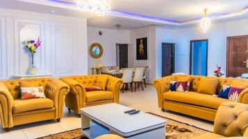 Family Room, Balcony, City View | Living area