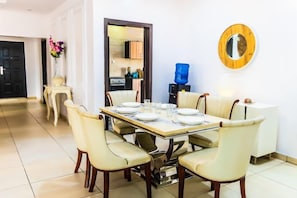 Family Room, Balcony, City View | Dining room