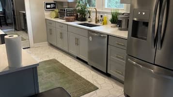 Micro-ondes, four, plaque de cuisson, lave-vaisselle