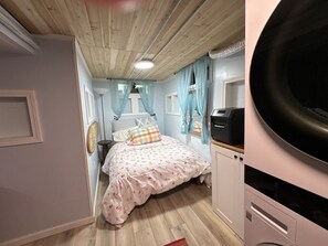 1 quarto, escrivaninha, Wi-Fi, roupa de cama