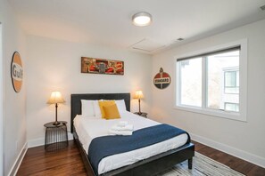 3 bedrooms, desk, iron/ironing board, free WiFi