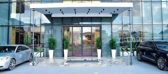 3pple M Continental Hotel & Suites