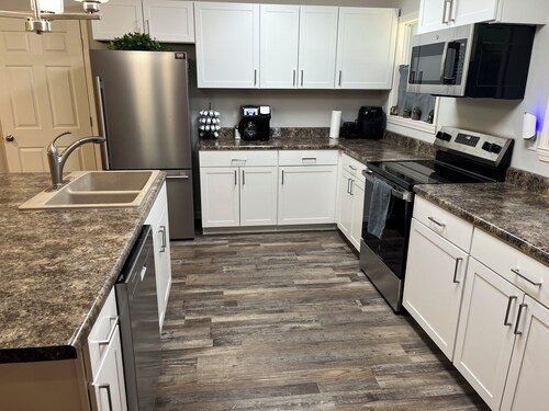 Charming 4BR 2BA Close to Memphis NOT IN Memphis! FULL Kitchen.