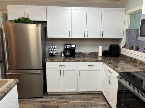 Charming 4BR 2BA Close to Memphis NOT IN Memphis! FULL Kitchen.