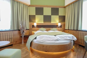 Caja de seguridad en la habitación y escritorio