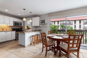 Condo, 1 King Bed (Kona Mansions#304) | Private kitchen - Kona Mansions#304 (Kailua-Kona)